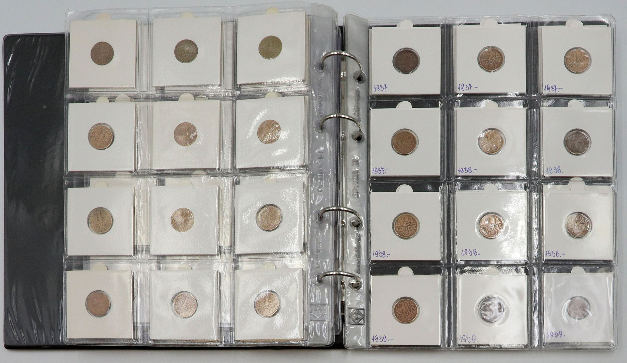 1, 2 i 5 groszy w klaserze od 1923 do 1939, zestaw 105 sztuk w tym 5 groszy 1934